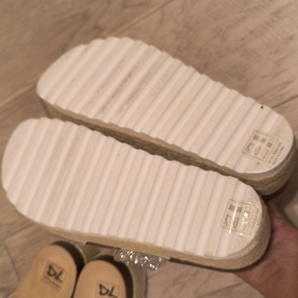 Dirty Laundry Rhinestone Platform Slides - Picture 12 of 12